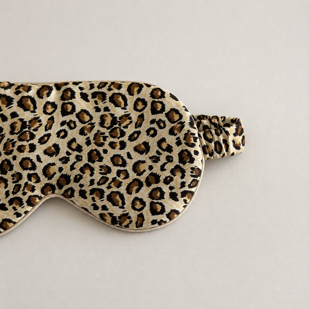 Jedwabna maska na oczy Leopard z 100% jedwabiu morwowego 22 momme marki Lumière.